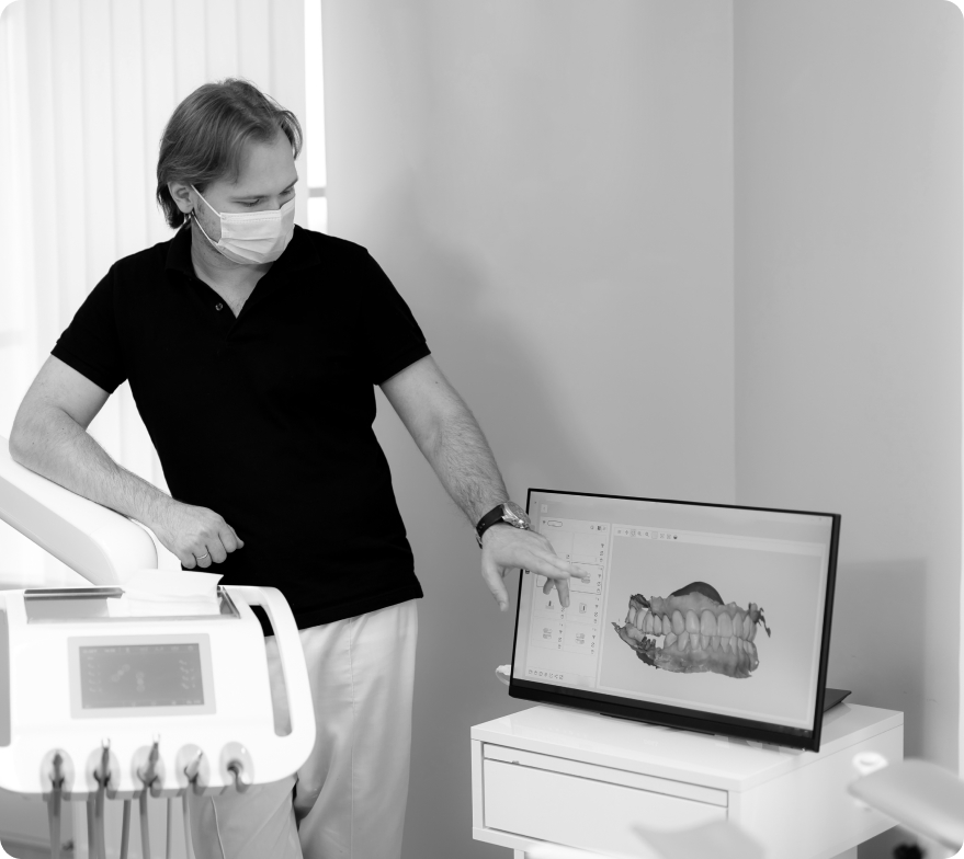 Dentist looking at the i-Tera Scanning result